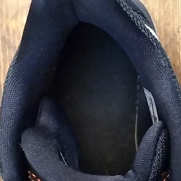 Nike Kyrie 5 Friends Edition - Picture 8 of 10